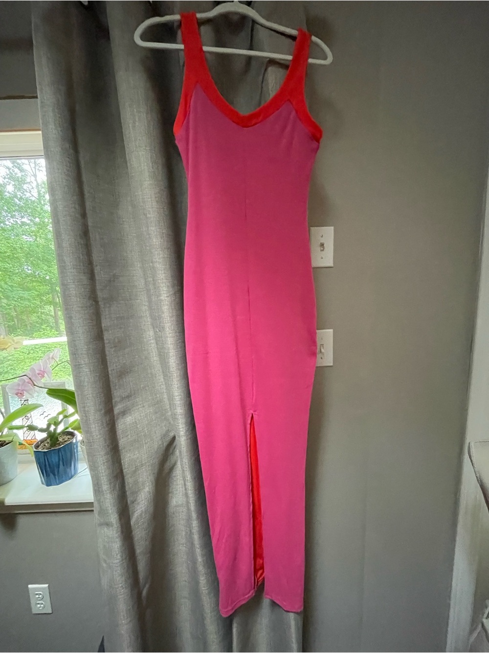 Micas Sleek Pink Maxi Dress with Bold Red Stripe - Picture 4 of 7